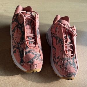 Nike Hot Step Air Terra / Nocta NEW in box
Men (9) wmns (10.5).